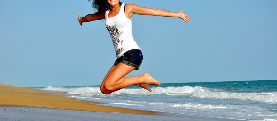 femme simple heureuse